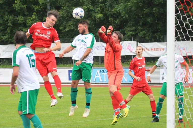 Mehr über den Artikel erfahren FC Wiggensbach – 1.FC Sonthofen II 2:2 (1:2)