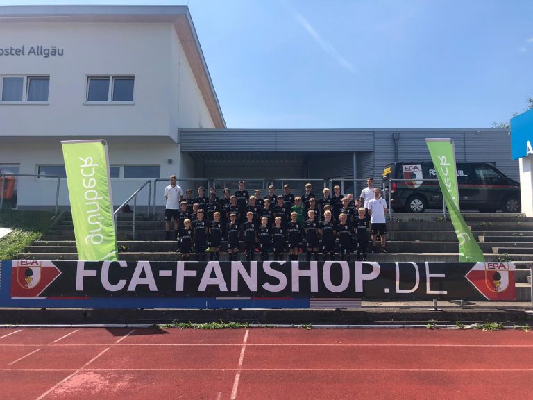 Read more about the article Fussballcamp 2021 bei Kaiserwetter und einem Überraschungsgast per Videokonferenz