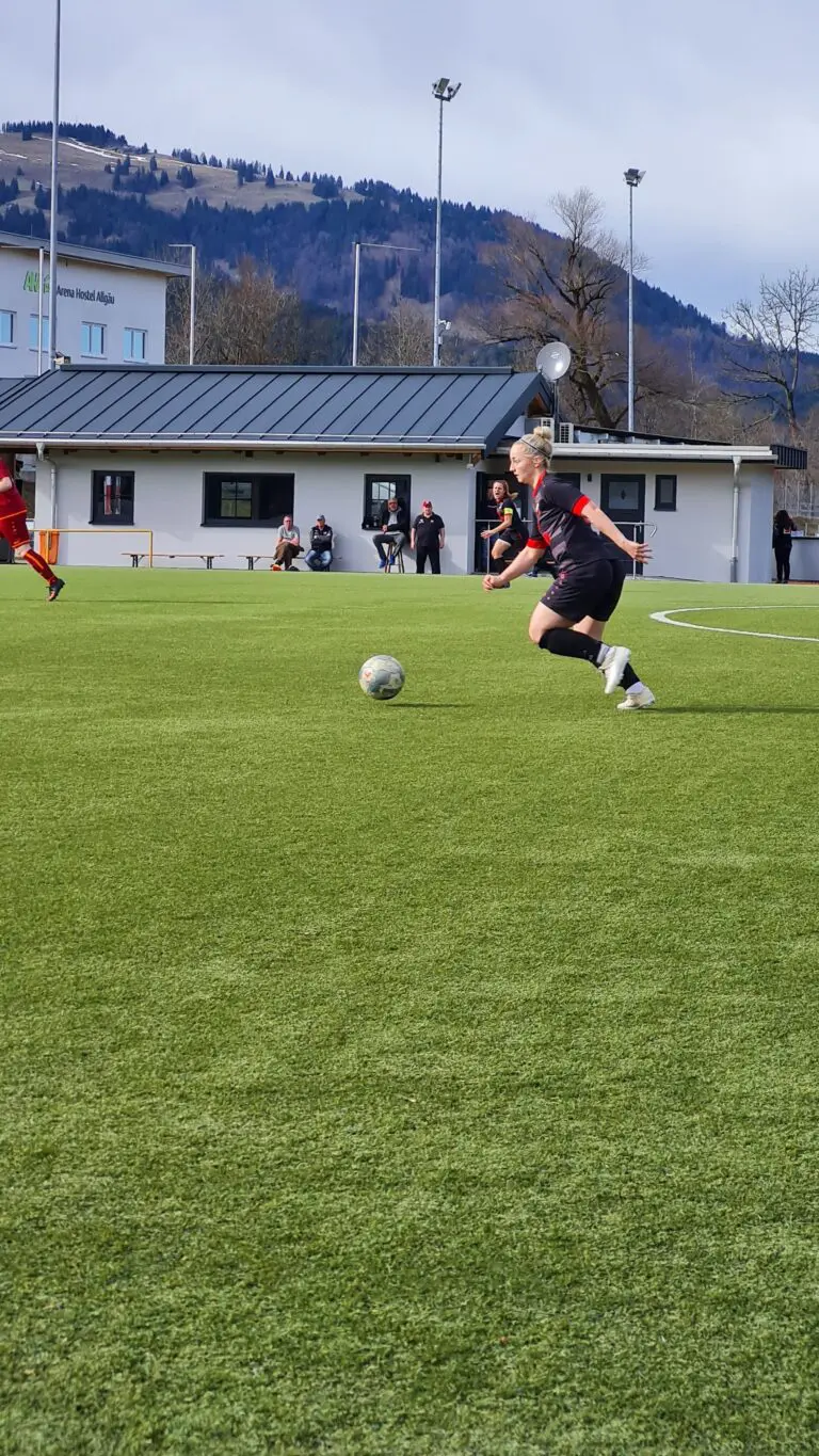 Mehr über den Artikel erfahren 1.FC Sonthofen Damen – SpVgg Wiedergeltingen/Hurlach/Langerringen 5:0 (2:0)