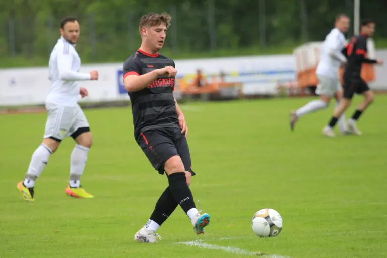 Mehr über den Artikel erfahren SV Lenzfried – 1.FC Sonthofen II 4:6 (2:5)